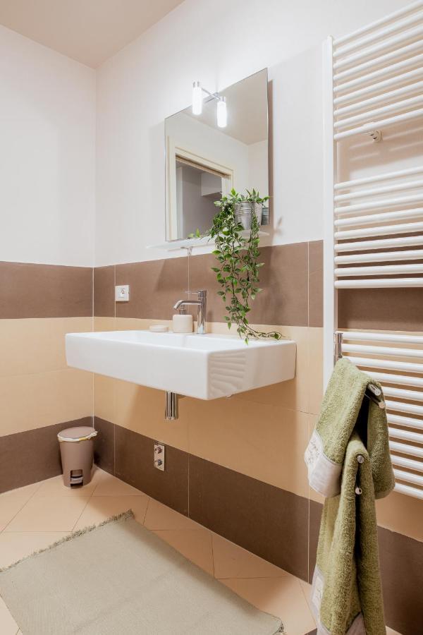 Il Cortile Di Elisa & Our Flats Bed & Breakfast Lucca Exterior photo